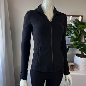 LULULEMON Classic black zip-up